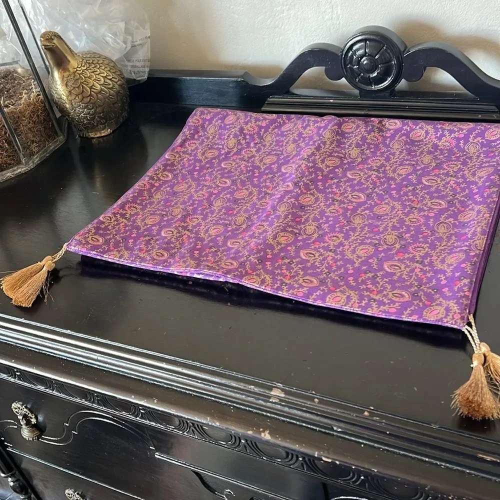 Pottery Barn Purple Table Runner + 6 Napkins